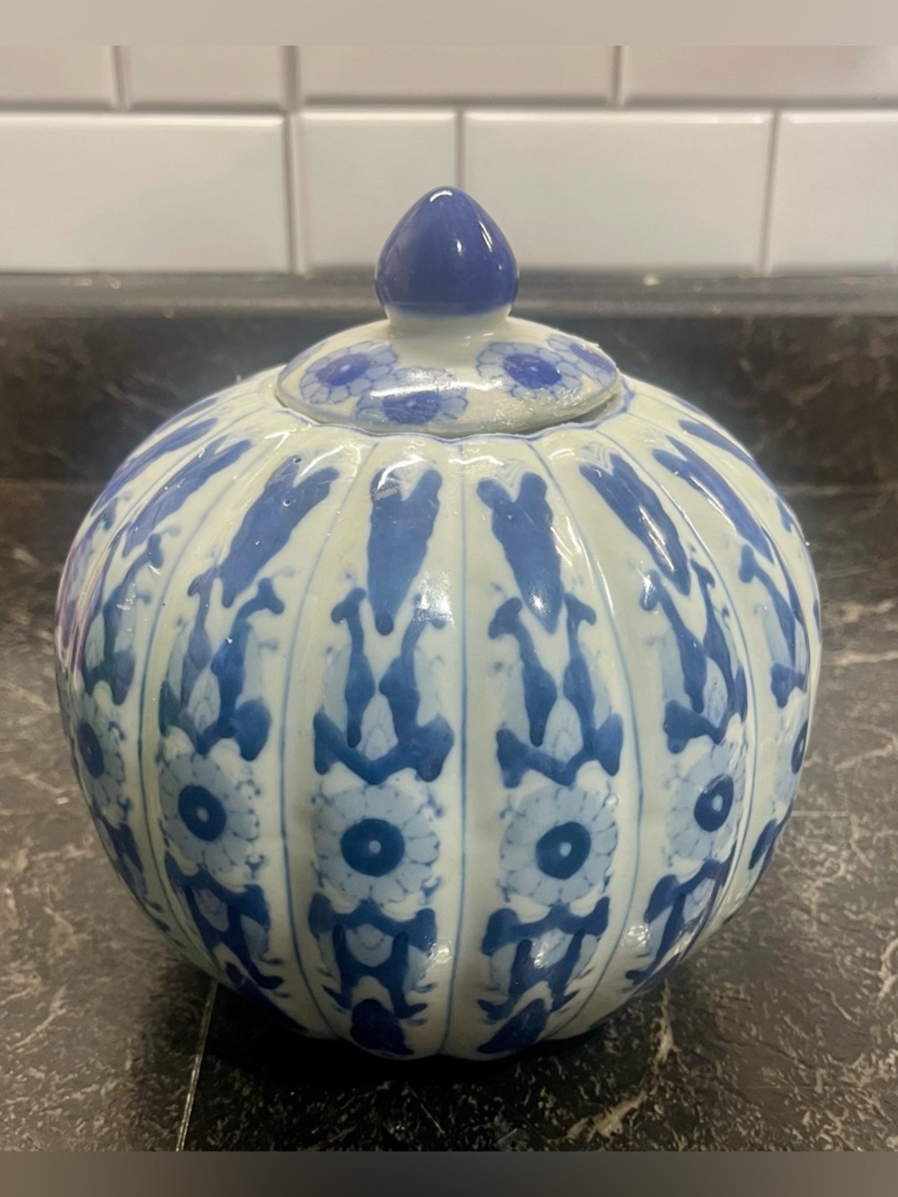 Vintage Chinese pumpkin jar porcelain hand painted blue & white - Picture 2 of 6